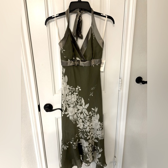 Dresses & Skirts - Floral maxi dress